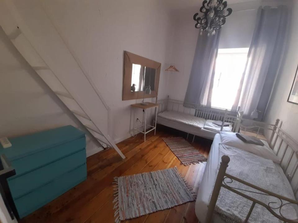 Rodzinna Przestrzen Dla 8 Osob 2 Pokoje Z Lazienka I Mini Aneksem Warsaw Exterior photo